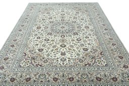 Surface texture of 2000s Kashan rug with natural Wool and intricate pattern