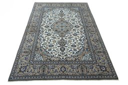 Surface texture of 2000s Kashan rug with natural Wool and intricate pattern