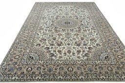 Surface texture of 2000s Kashan rug with natural Wool and intricate pattern
