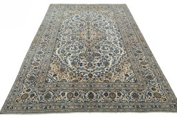 Surface texture of 2000s Kashan rug with natural Wool and intricate pattern