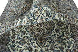 Surface texture of 2000s Kashan rug with natural Wool and intricate pattern