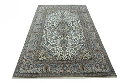 Surface texture of 2000s Kashan rug with natural Wool and intricate pattern