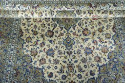 Close-up detail of New Kashan rug from Iran / Persia showing Cork weave