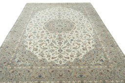 Surface texture of New Kashan rug with natural Wool and intricate pattern