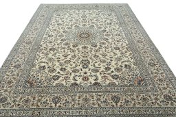 Surface texture of 2000s Kashan rug with natural Wool and intricate pattern