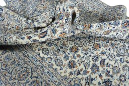 Surface texture of 2000s Kashan rug with natural Wool and intricate pattern