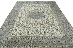 Surface texture of 2000s Kashan rug with natural Wool and intricate pattern