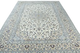 Surface texture of 2000s Kashan rug with natural Wool and intricate pattern
