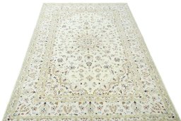 Surface texture of New Kashan rug with natural Wool and intricate pattern