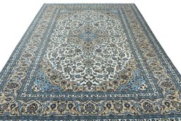 Surface texture of 2000s Kashan rug with natural Wool and intricate pattern