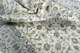 Surface texture of New Kashan rug with natural Wool and intricate pattern
