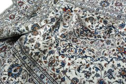 Surface texture of 2000s Kashan rug with natural Wool and intricate pattern