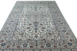 Surface texture of 2000s Kashan rug with natural Wool and intricate pattern