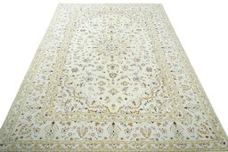 Surface texture of New Kashan rug with natural Wool and intricate pattern