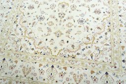 Close-up detail of New Kashan rug from Iran / Persia showing Wool weave