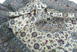 Surface texture of 2000s Kashan rug with natural Wool and intricate pattern