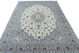 Surface texture of 2000s Kashan rug with natural Wool and intricate pattern