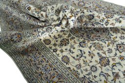 Surface texture of 2000s Kashan rug with natural Wool and intricate pattern