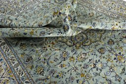 Surface texture of 2000s Kashan rug with natural Wool and intricate pattern