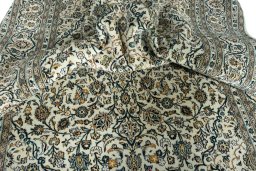 Surface texture of 2000s Kashan rug with natural Wool and intricate pattern