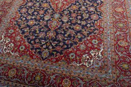 Close-up detail of New Kashan rug from Iran / Persia showing Cork weave