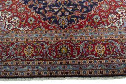 Full view of New Kashan rug from Iran / Persia, 310 × 207 cm in Blue tones
