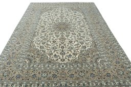 Surface texture of 2000s Kashan rug with natural Wool and intricate pattern