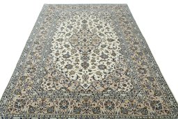 Surface texture of 2000s Kashan rug with natural Wool and intricate pattern