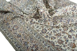 Surface texture of 2000s Kashan rug with natural Wool and intricate pattern