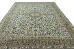 Surface texture of 2000s Kashan rug with natural Wool and intricate pattern