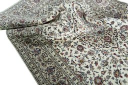 Surface texture of 2000s Kashan rug with natural Wool and intricate pattern