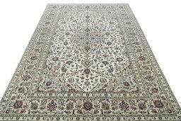 Surface texture of 2000s Kashan rug with natural Wool and intricate pattern