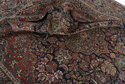 Surface texture of 1930s Kashan rug with natural Wool and intricate pattern