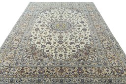 Surface texture of 2000s Kashan rug with natural Wool and intricate pattern