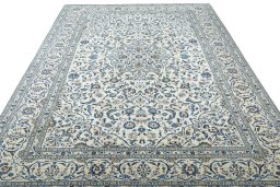 Surface texture of 2000s Kashan rug with natural Wool and intricate pattern