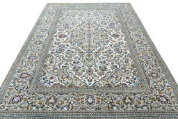 Surface texture of 2000s Kashan rug with natural Wool and intricate pattern