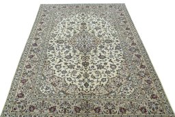 Surface texture of 2000s Kashan rug with natural Wool and intricate pattern
