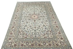 Surface texture of 2000s Kashan rug with natural Wool and intricate pattern