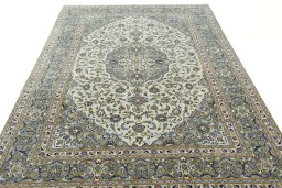 Surface texture of 2000s Kashan rug with natural Wool and intricate pattern