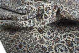 Surface texture of 2000s Kashan rug with natural Wool and intricate pattern
