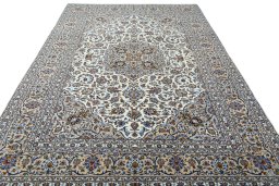 Surface texture of 2000s Kashan rug with natural Wool and intricate pattern
