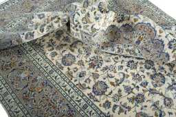 Surface texture of 2000s Kashan rug with natural Wool and intricate pattern