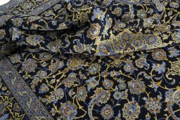 Surface texture of 2000s Kashan rug with natural Wool and intricate pattern