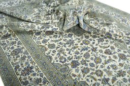 Surface texture of 2000s Kashan rug with natural Wool and intricate pattern