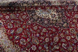 Close-up detail of New Kashan rug from Iran / Persia showing Wool weave