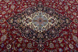 Central medallion detail of New Kashan rug from Iran / Persia