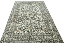 Surface texture of 2000s Kashan rug with natural Wool and intricate pattern