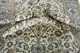 Surface texture of 2000s Kashan rug with natural Wool and intricate pattern