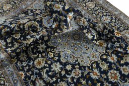 Surface texture of 2000s Kashan rug with natural Wool and intricate pattern