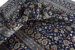 Surface texture of 2000s Kashan rug with natural Wool and intricate pattern
